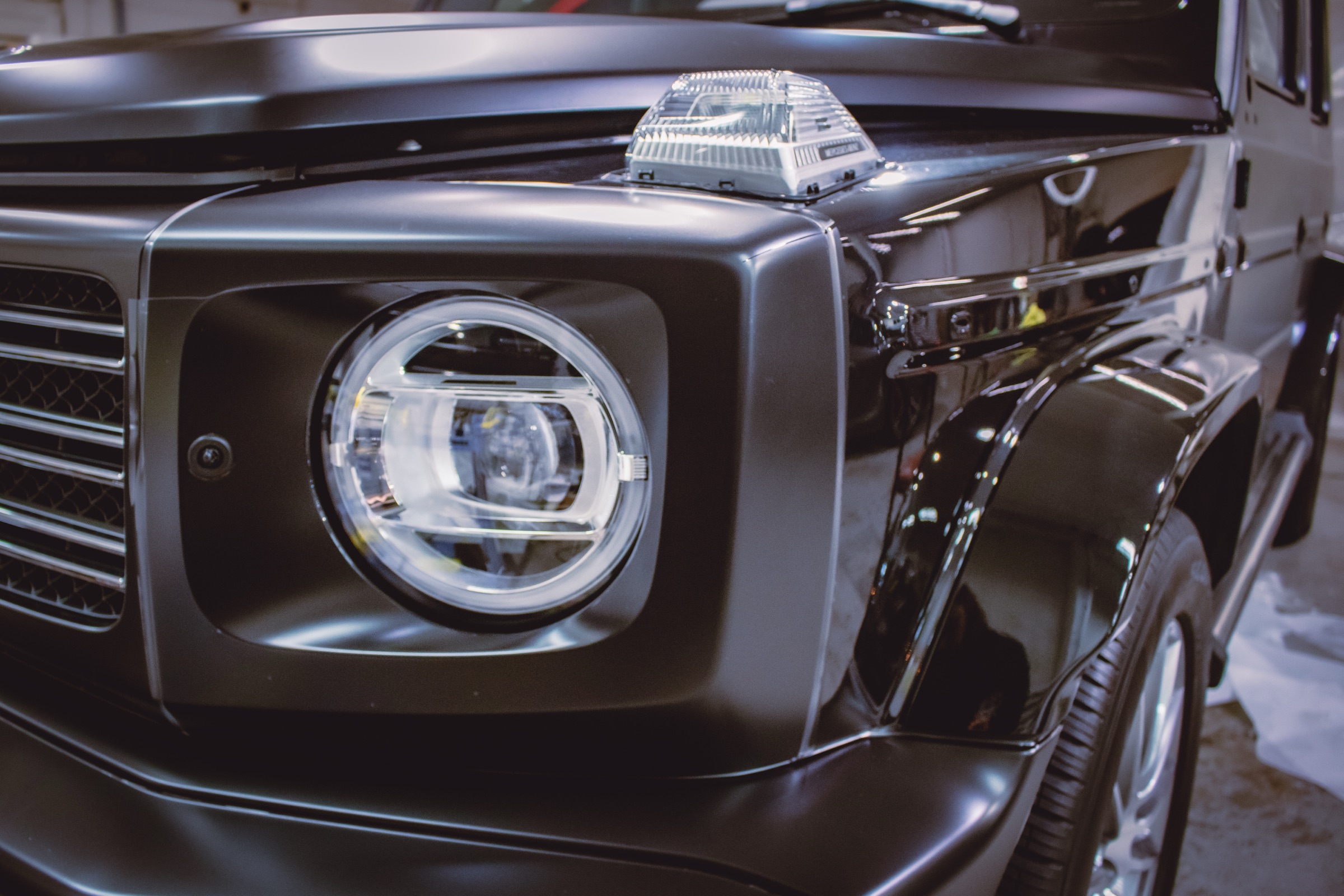 Front fender and headlight detail on a Mercedes-Benz G 550 PPF project